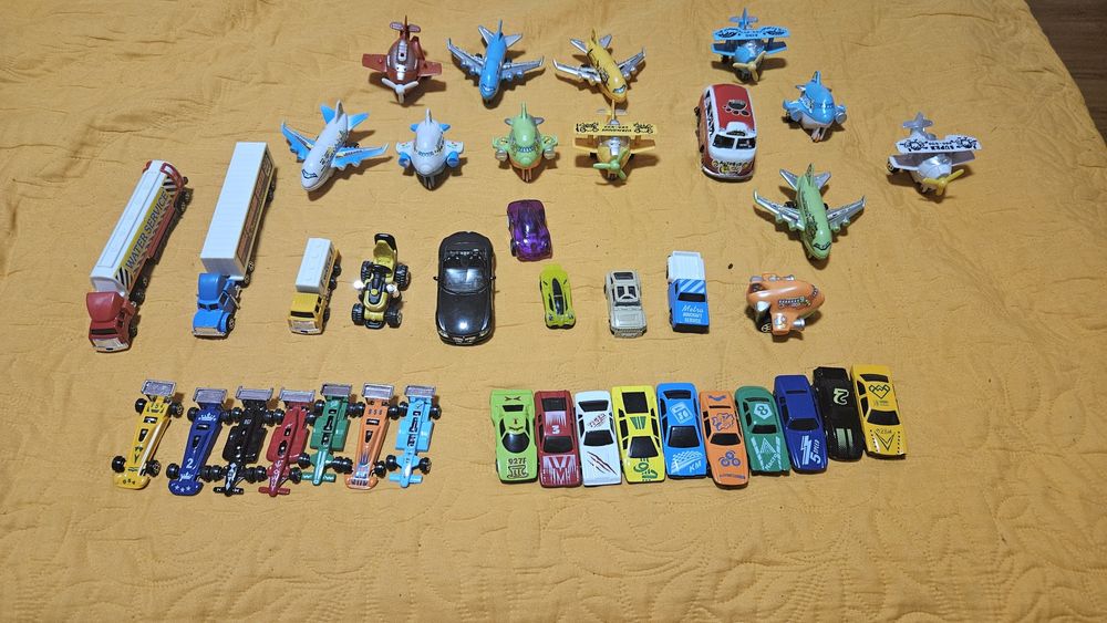 Колички, камиончета, самолети