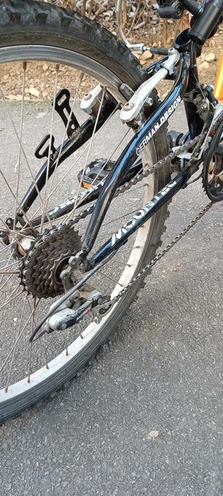 Vând bicicleta de 24 de inchi, în stare bună de funcționare.