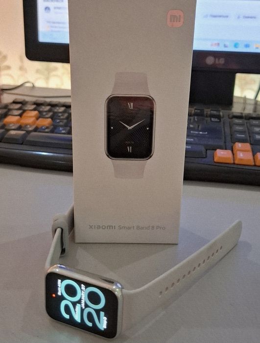 Смарт-часы Xiaomi Band 8 Pro