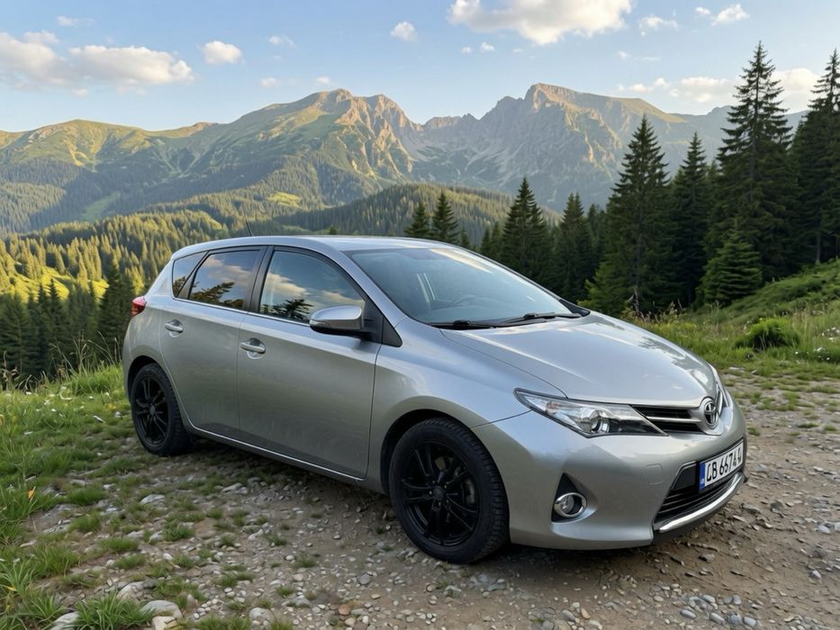 Тойота Аурис Toyota Auris бензин