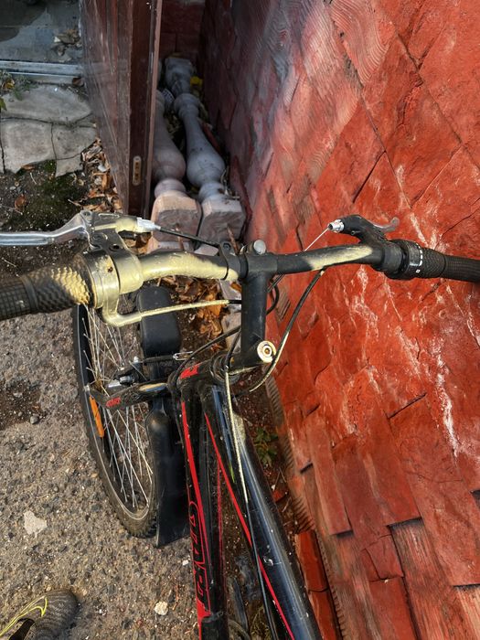 Черный велосипед скоростной