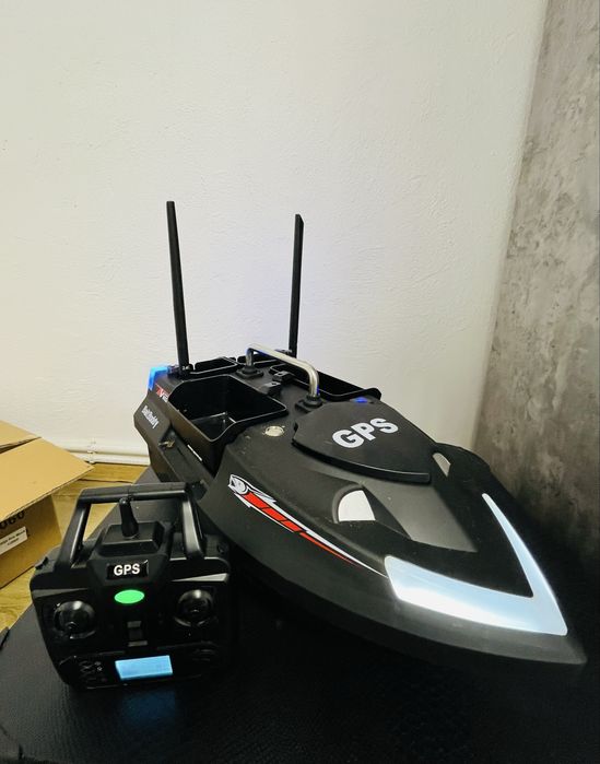 Navomodel Bait Boat pentru pescuit - GPS, telecomandă 2.4GHz