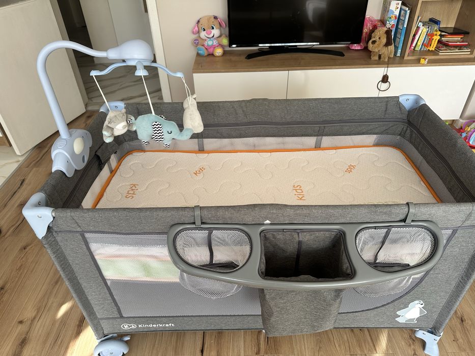 Kinderkraft бебешка кошара с матрак