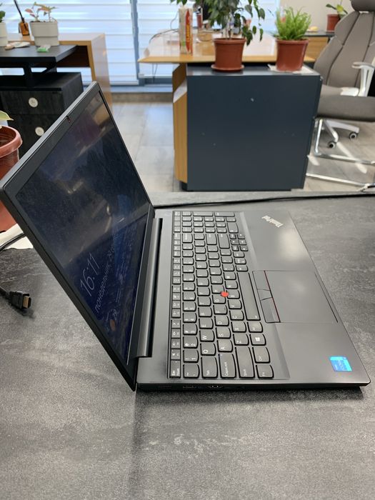 Lenovo ThinkPad E15 Intel i5-1135G7 2.42 GHz