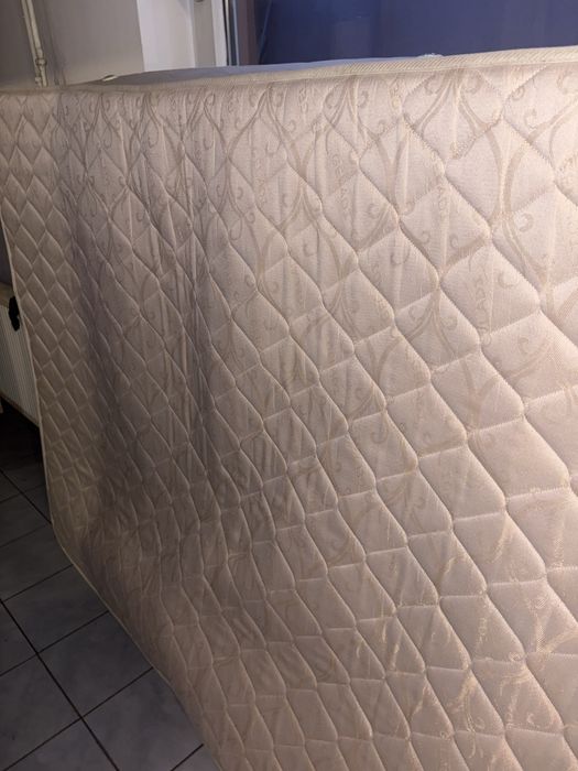 Saltea second hand 160x200 folosita dat in stare ok perfecta pentru urgente situatii camping mobila pat