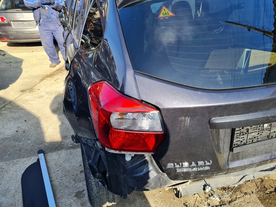 Продавам на части Субару XV 2.0бензин,1,6 бензин