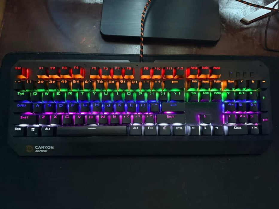 Геймърски компютър + ПОДАРЪК монитор и геймърска клавиатура