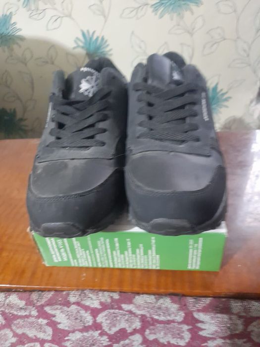 Продам кроссовки