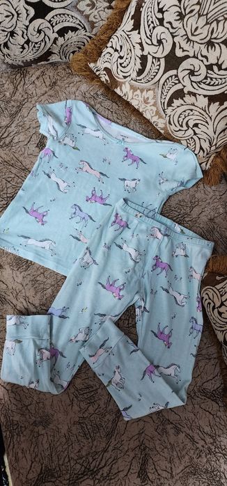 Пижама 4 года Carters состояние отличное