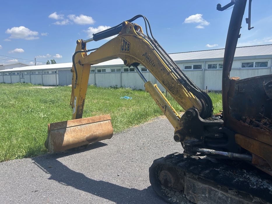 Excavaror JCB 8045 avariat.