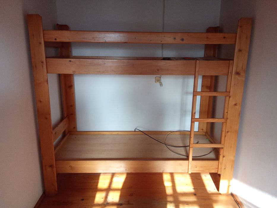 Paturi suprapuse lemn masiv