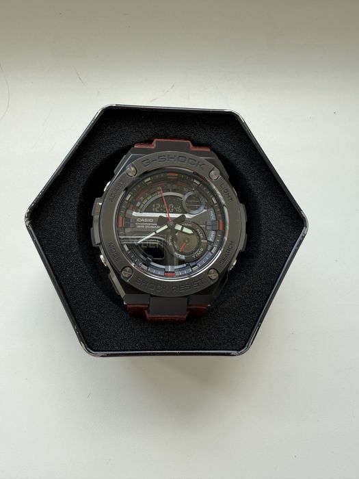Casio G-Schok. Титан GST 210m.