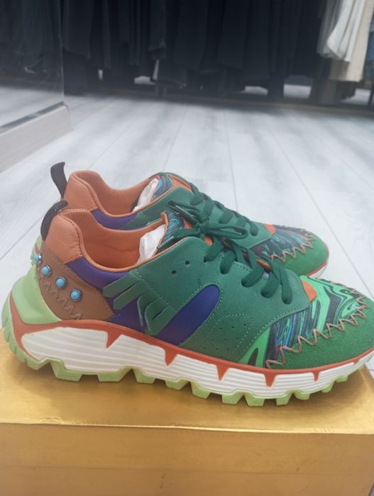 Кроссовки модные