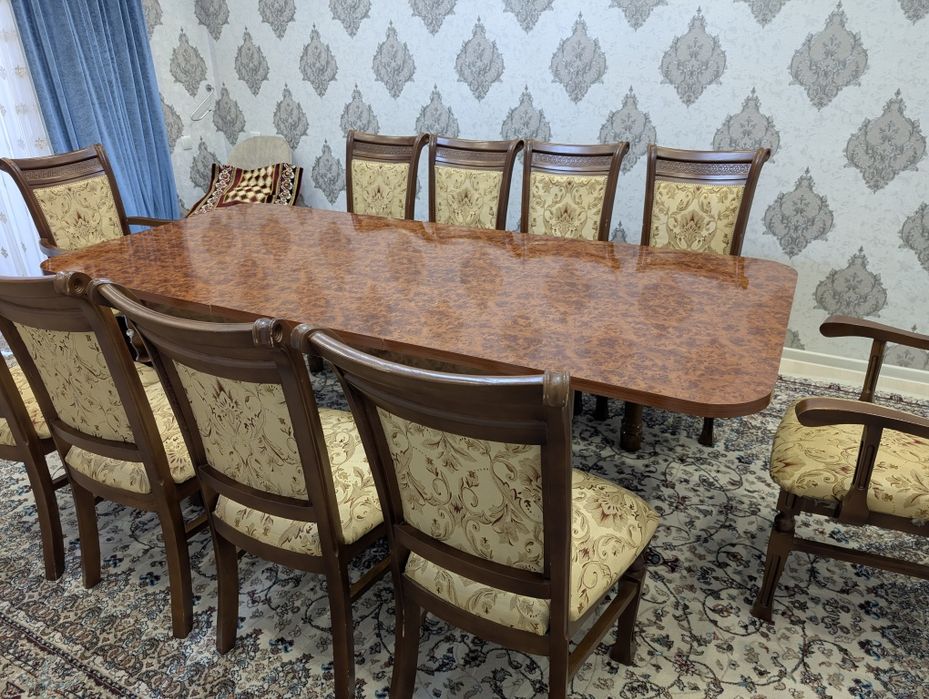 Продается стол со стульями
