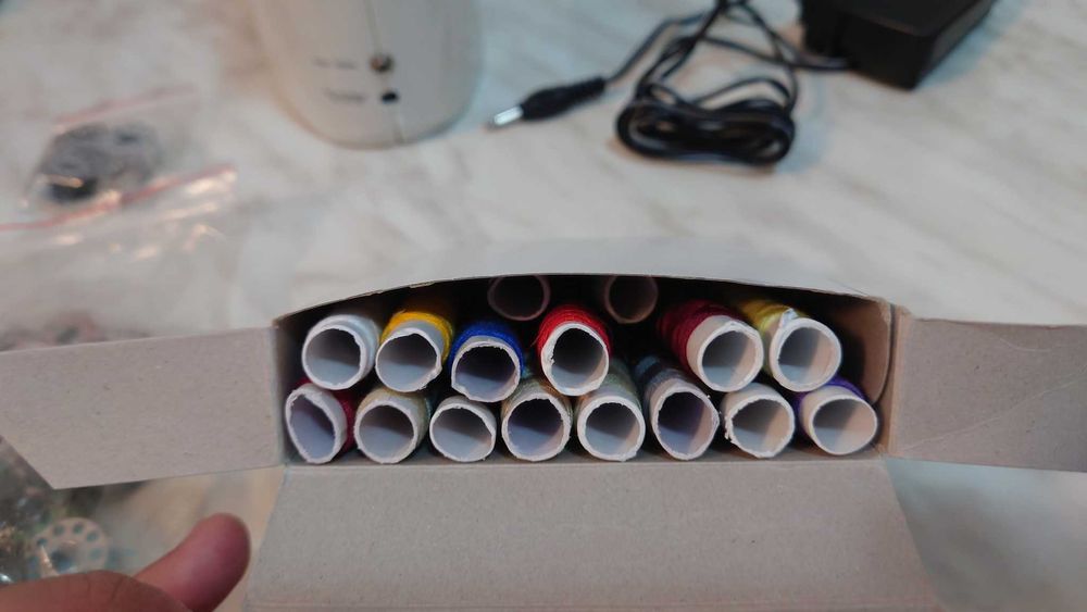 Mini masina de cusut