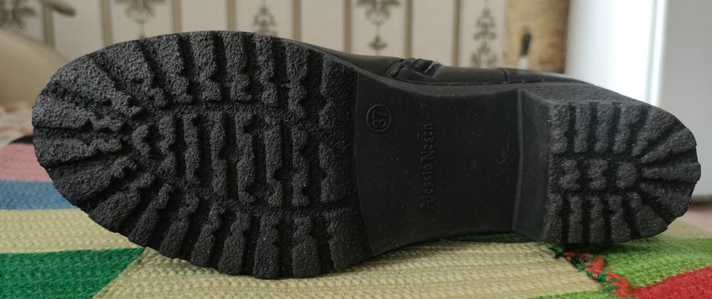 Продаю Кожаные Зимние Сапоги