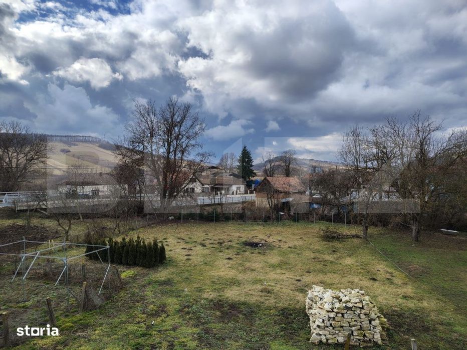 Casa taraneasca cu 180 mp utili si teren de 1360 mp, Aschileu Mare