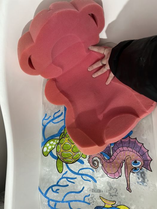 Продам ванночку,матрас,коврик для купания