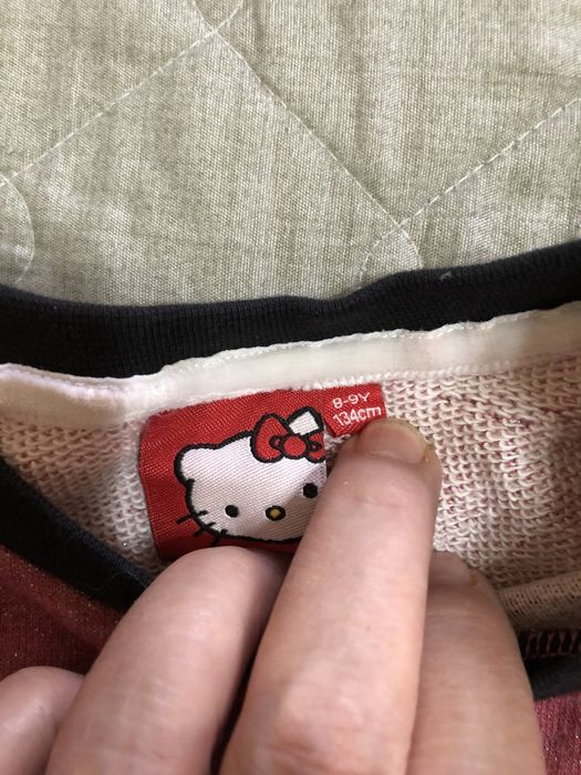 Продаются платья.