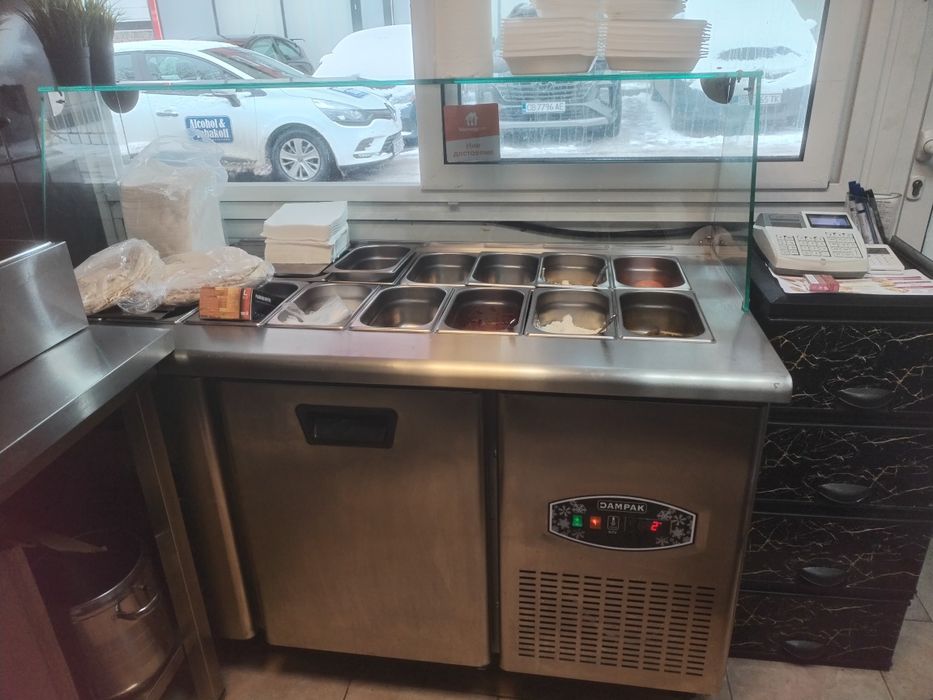 Продавам бизнес на павилион на пазар Борово.След ремонт .