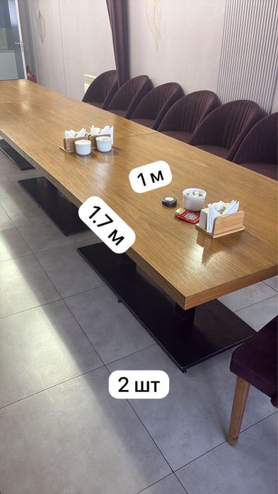 Стол стулья диваны перегородка