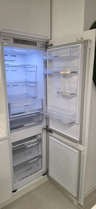Combina frigorifica incorporabila Samsung No Frost, 267L, stare foarte buna