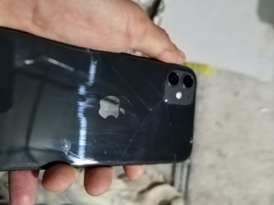 Айфон 11 в хорошем состоянии