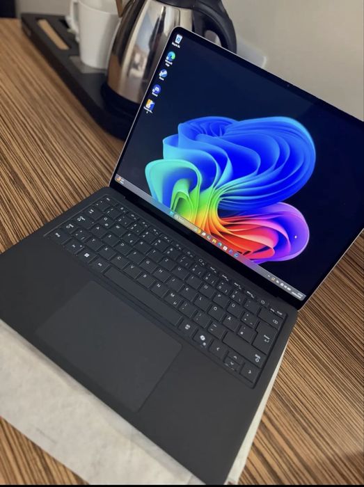 Лаптоп Microsoft Surface Laptop 7 c Intel Core Ultra 7 268V (2.2/5.0GHz 14M) 32 GB, 1TB M.2 NVMe SSD Intel Arc 140V Win 11 Pro Сребрист