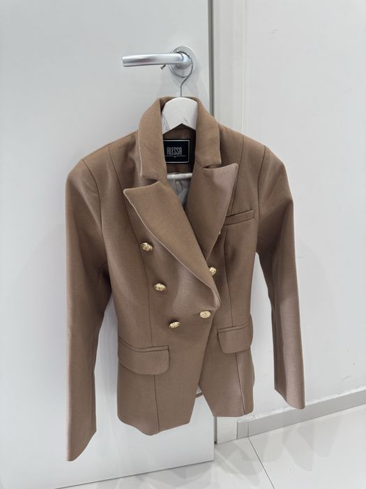 Бежов блейзер alessa