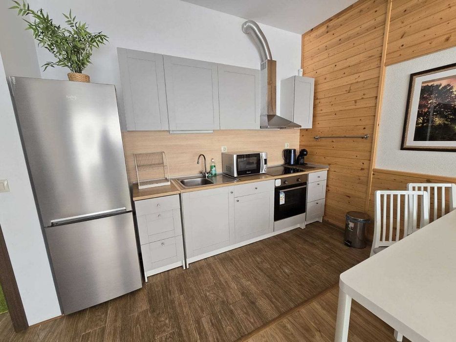 Еднофамилна къща в затворен комплекс до Пирин голф, район Разлог