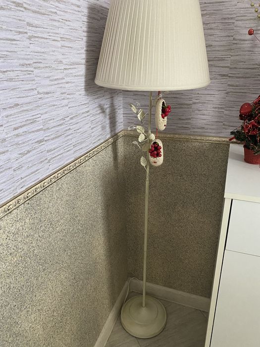 Продам Торшер