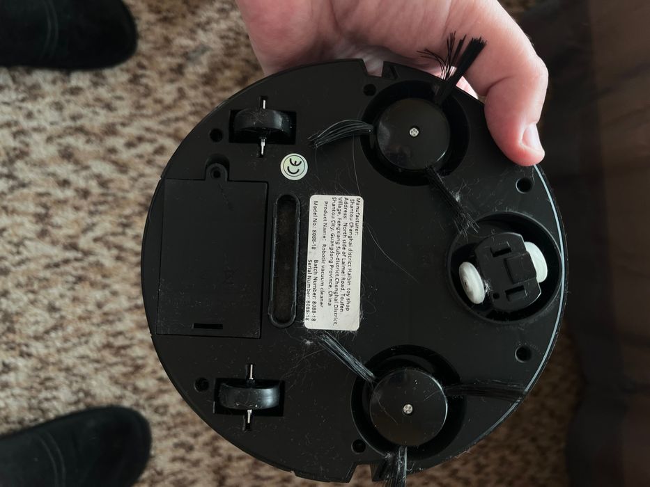 Компактна прахосмукачка робот