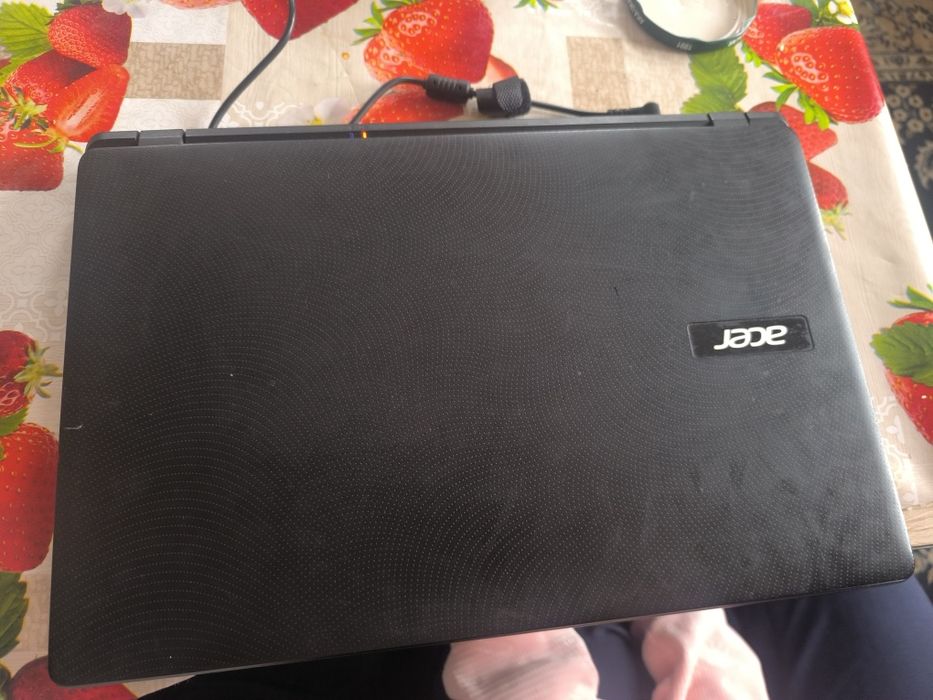 Noutbuk acer sotiladi