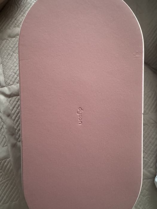 Dyson стайлер цвет сакура