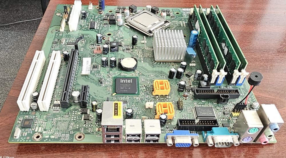 Placă de bază Fujitsu D2584-A12 GS3+Core2Duo E7200 2,53 MHz+4 GB DDR2