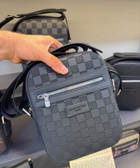 Louis Vuitton чанта;
