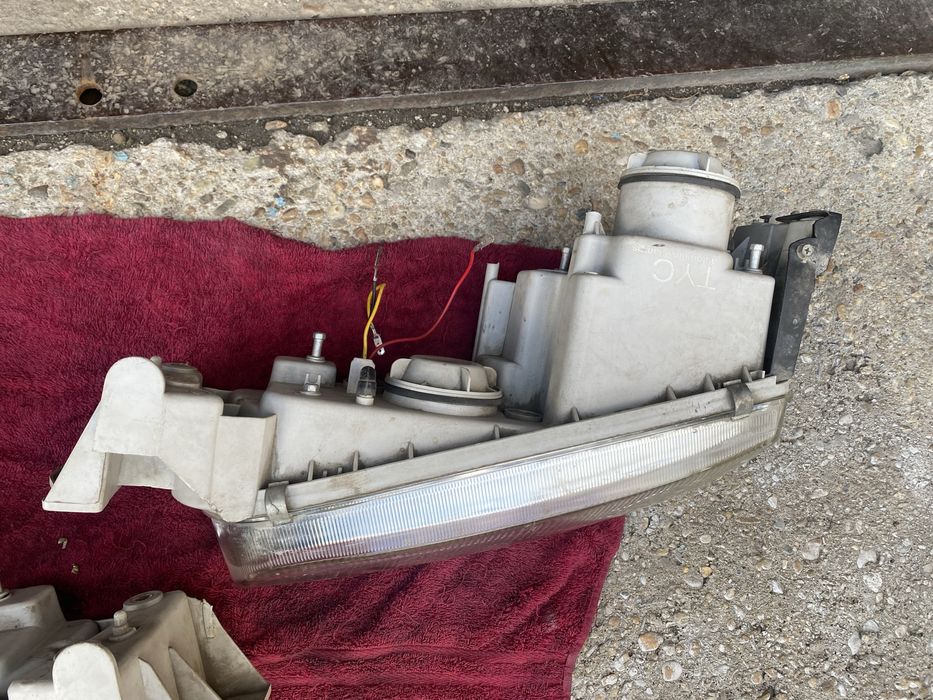 Продам фары на Mazda