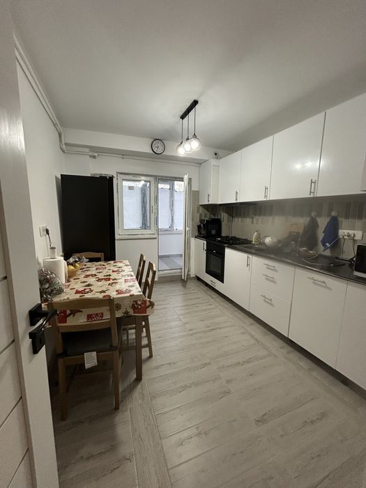 Vand apartament 3 camere
