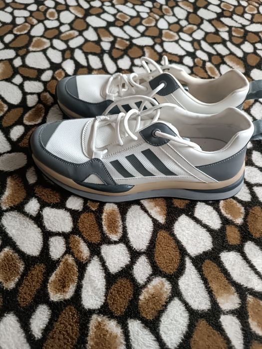 Продам кроссовки