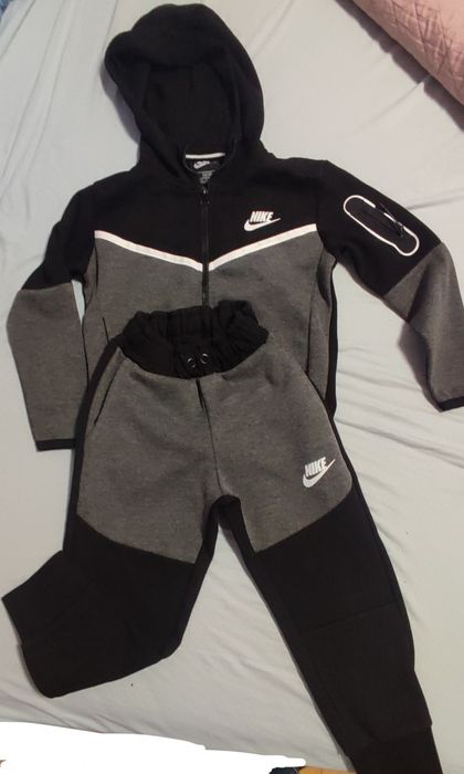 Детски екип на Найк