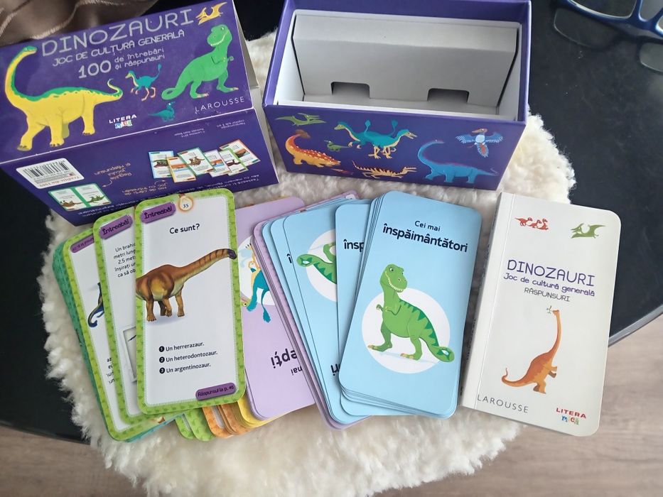 Vând joc cu dinozauri