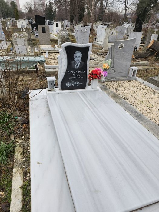 Изработка на паметници и надгробни плочи