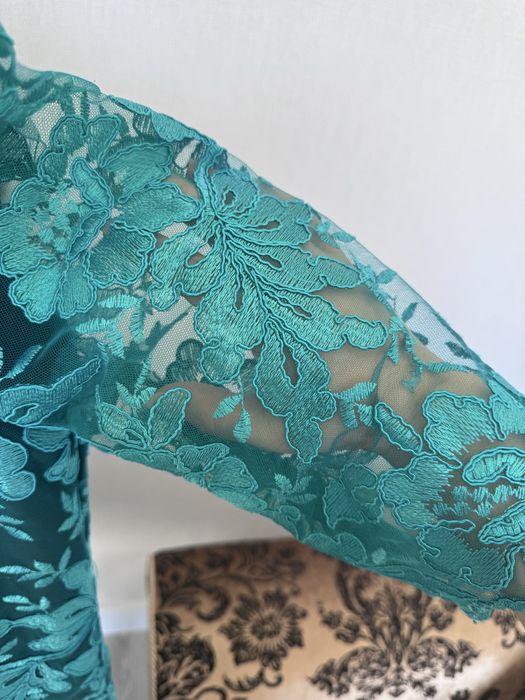 Продам недорого новые платья