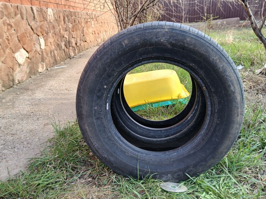 Покрышки 2шт. 265 65 R17