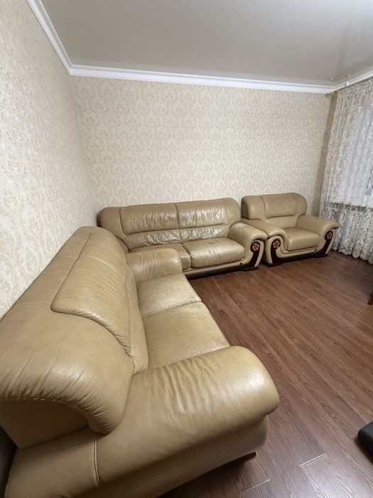 Продам кожаные диваны