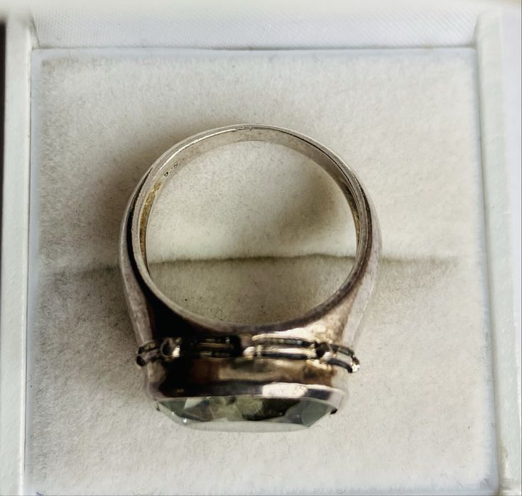 Inel din argint cu ametist verde