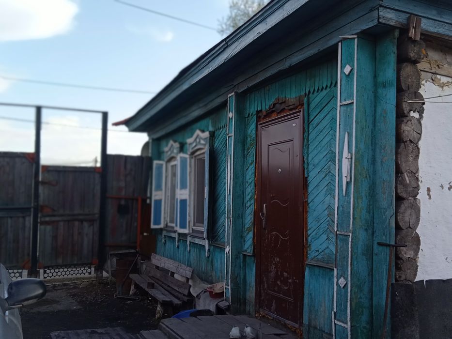 Продам дом. Бревенчатые.в рабочем поселке
