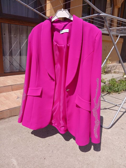 Compleu fucsia deosebit