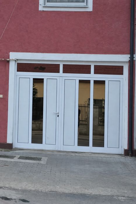 Usa din Aluminiu  / este "demontata"