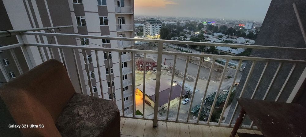 Андижон шаҳар марказида 2 хона, 70 кв. жихозлари билан